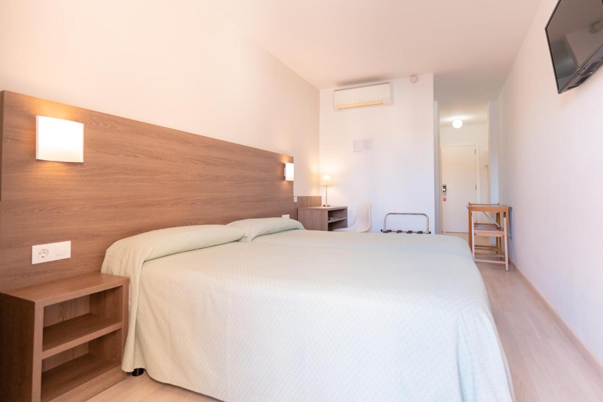 Apartamentos Loar Ferreries Exterior photo
