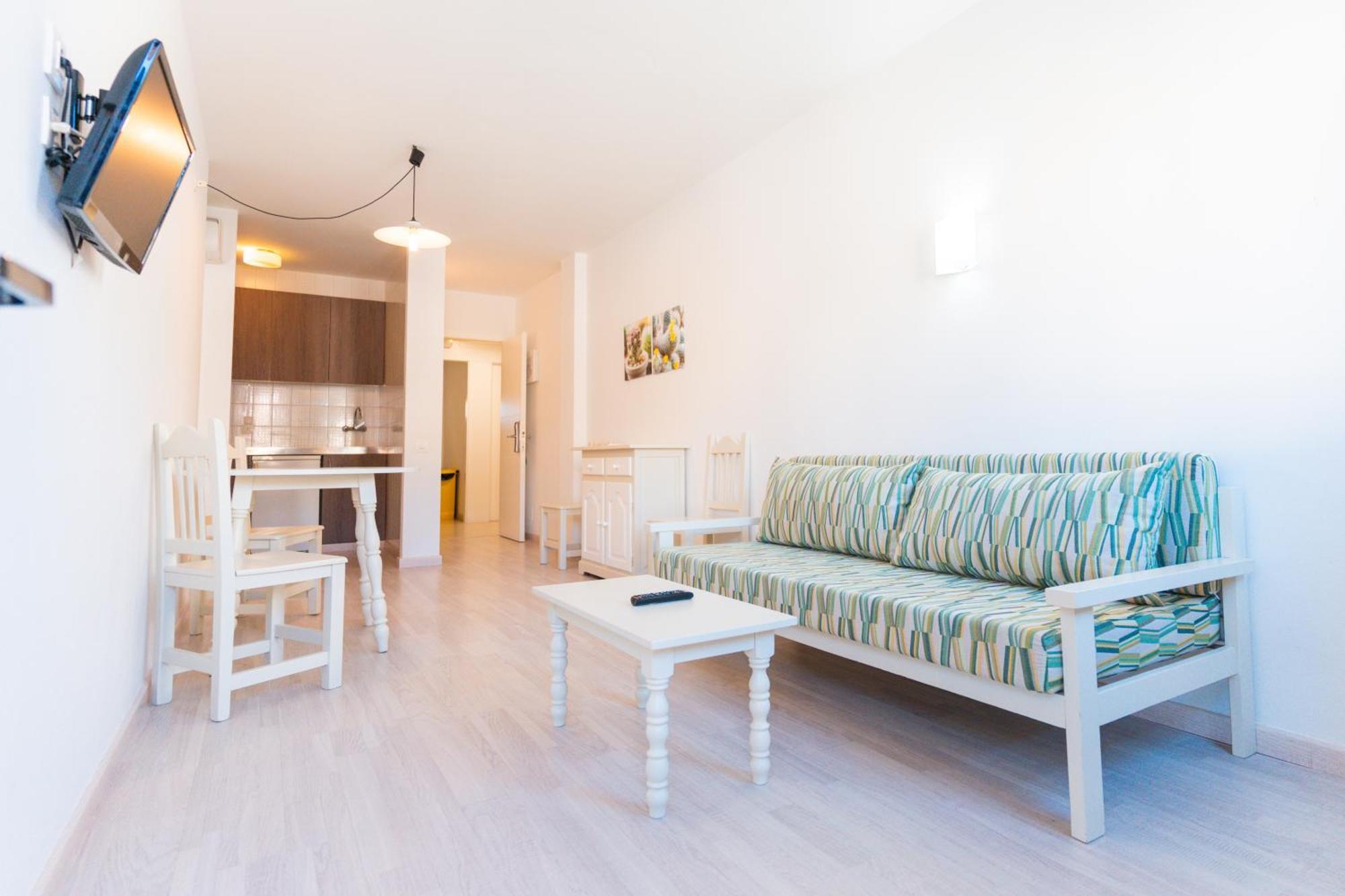 Apartamentos Loar Ferreries Exterior photo